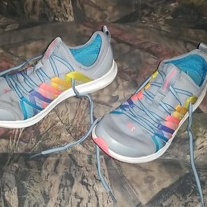 Kids youth size 6 or womens 7.5 UA shoes